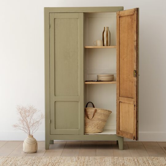 armoire vintage vert sauge