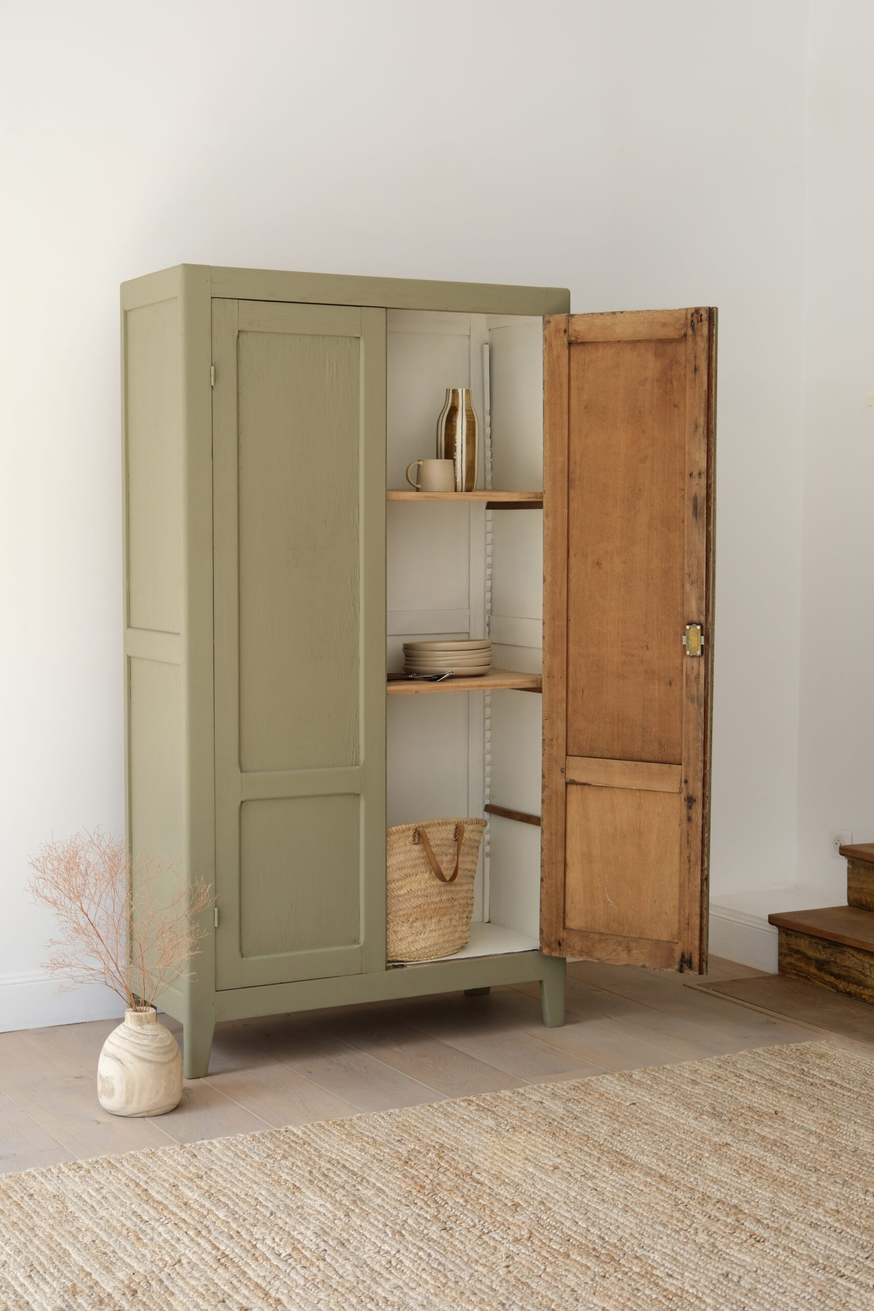 Armoire parisienne vintage vert sauge - 2 étagères – Image 5