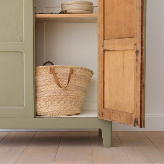 Armoire parisienne vintage vert sauge - 2 étagères – Image 4