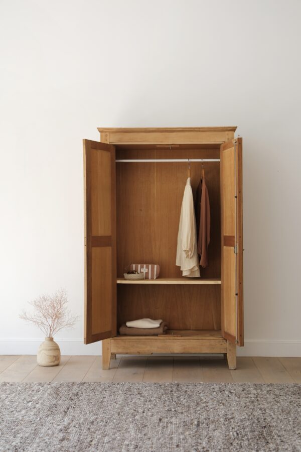 armoire parisienne vintage