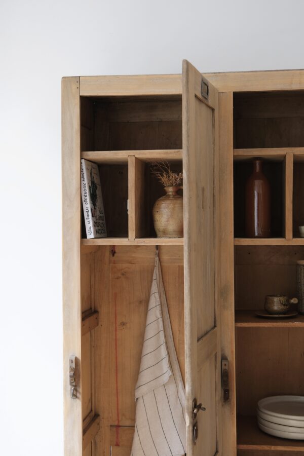 Armoire vintage ancien vestiaire allemand en chêne