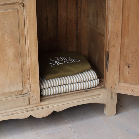 Armoire vintage en bois massif – Image 9