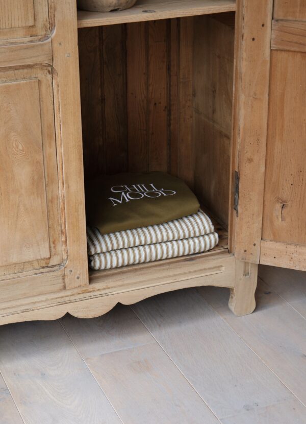 Armoire-3 Armoire vintage en bois massif