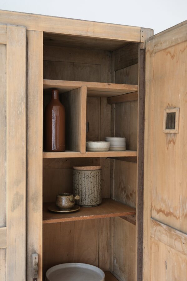 Armoire vintage ancien vestiaire allemand en chêne