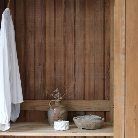 Armoire vintage en bois massif – Image 5