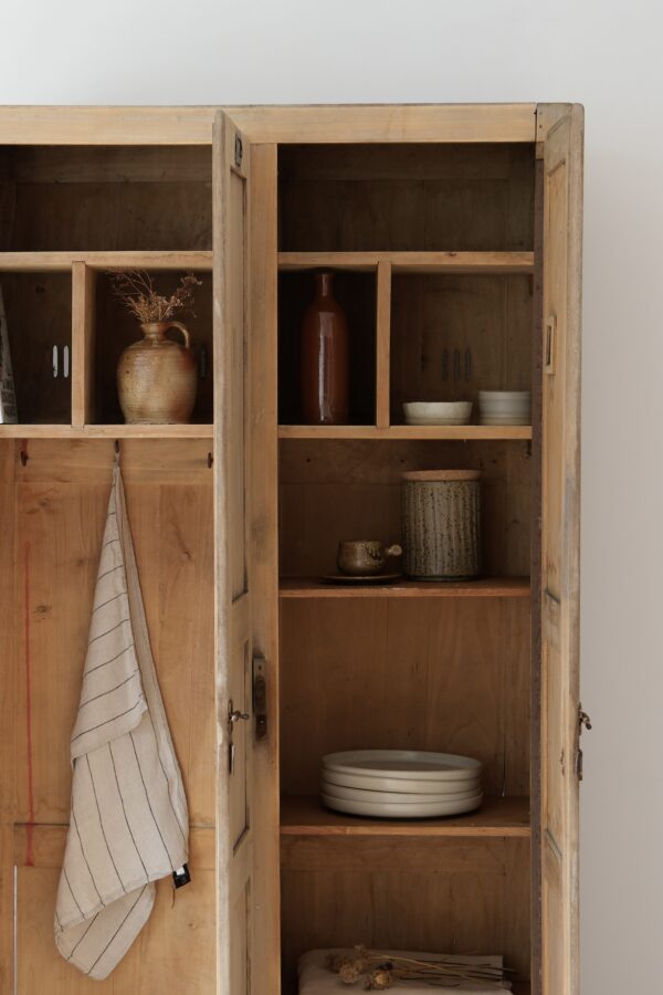 Armoire vintage ancien vestiaire allemand en chêne