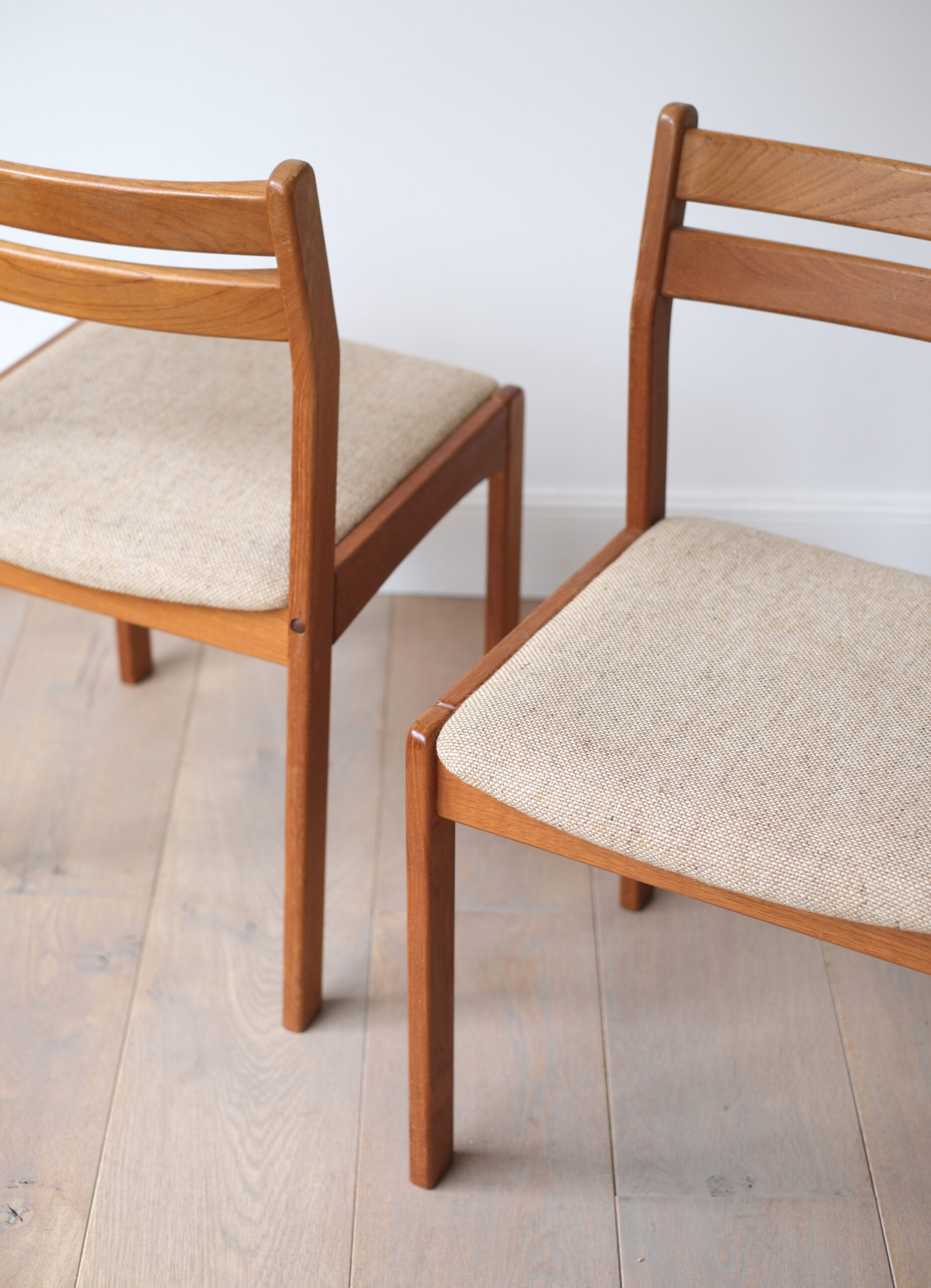 Lot de 6 chaises de salle à manger vintage en teck – Image 3