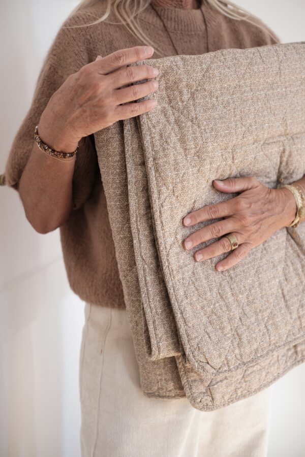 courtepointe beige fleurie courtepointe beige fleurie