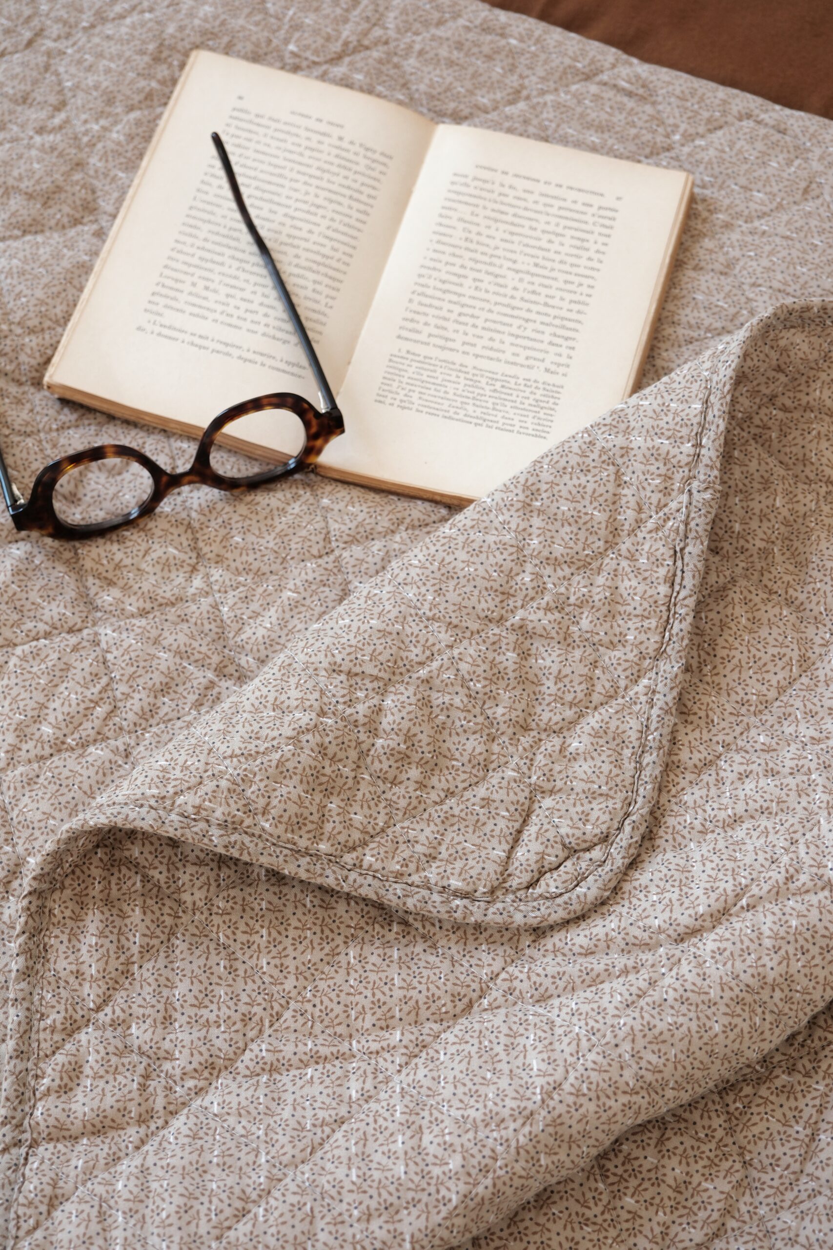 Courtepointe en coton - beige fleurie ou rayée – Image 3