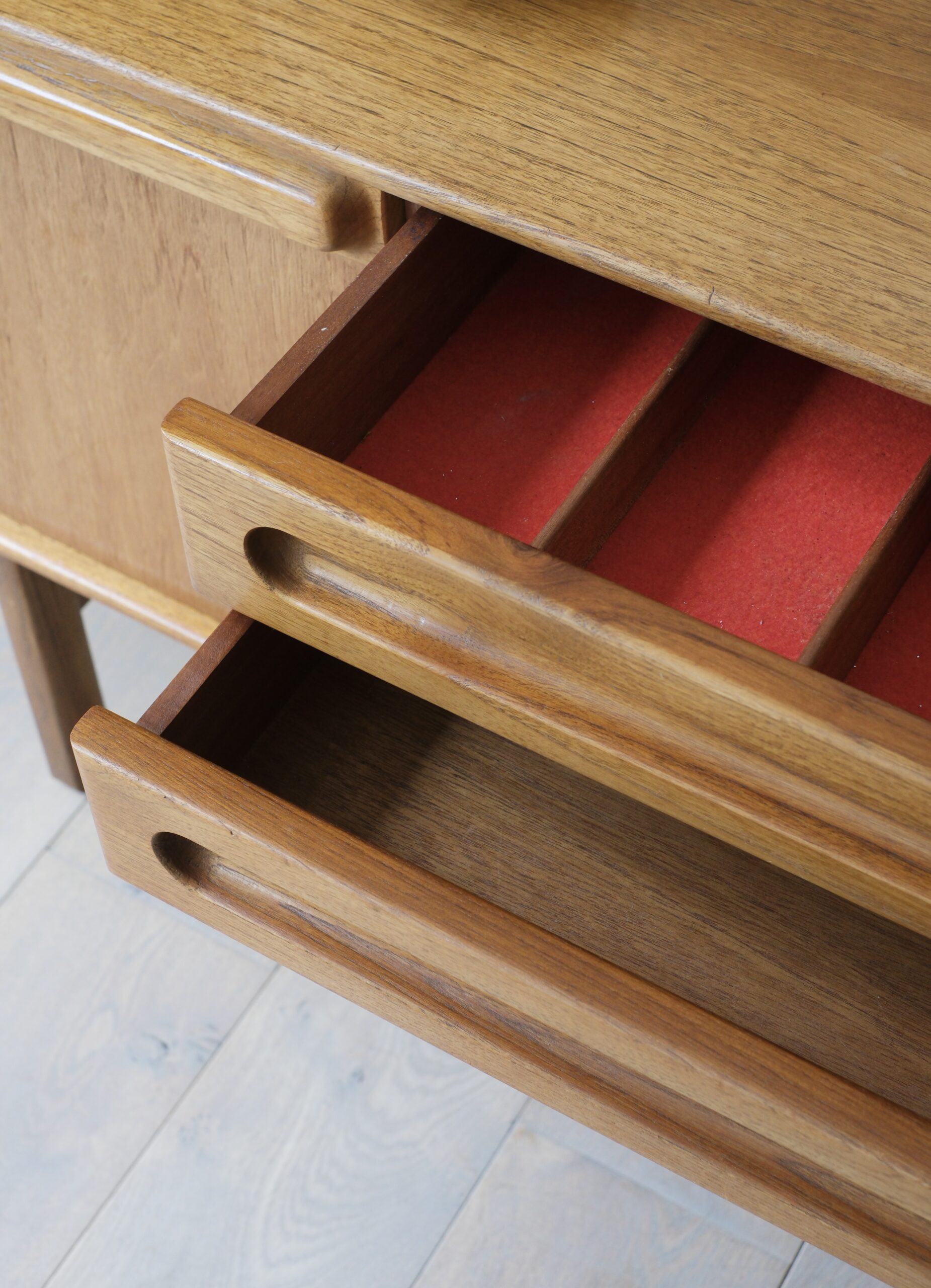 Enfilade vintage en teck Meredew – Image 8