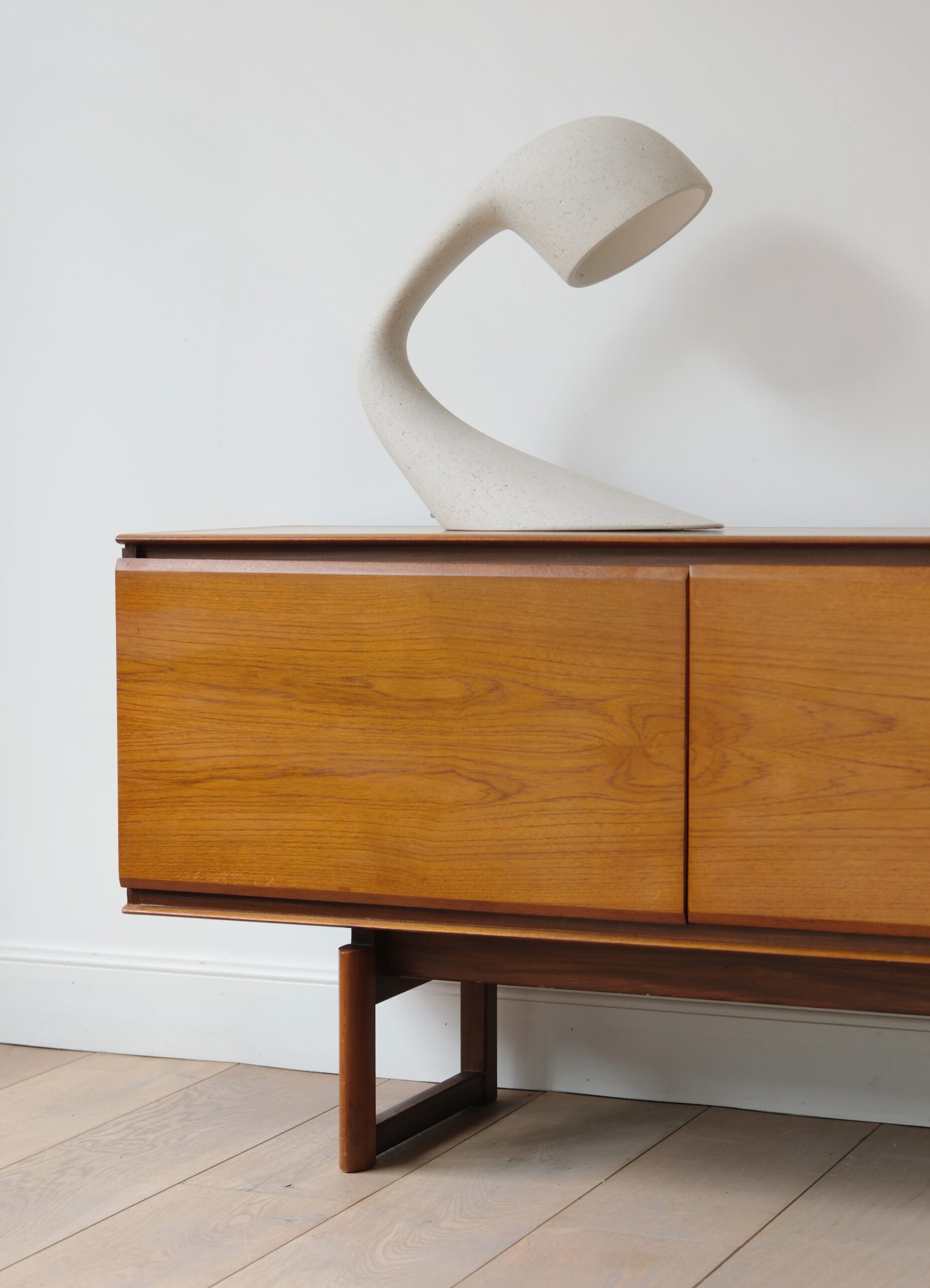 Enfilade vintage en teck White and Newton – Image 3