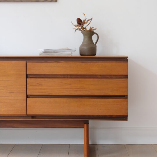 Enfilade vintage en teck White and Newton – Image 4
