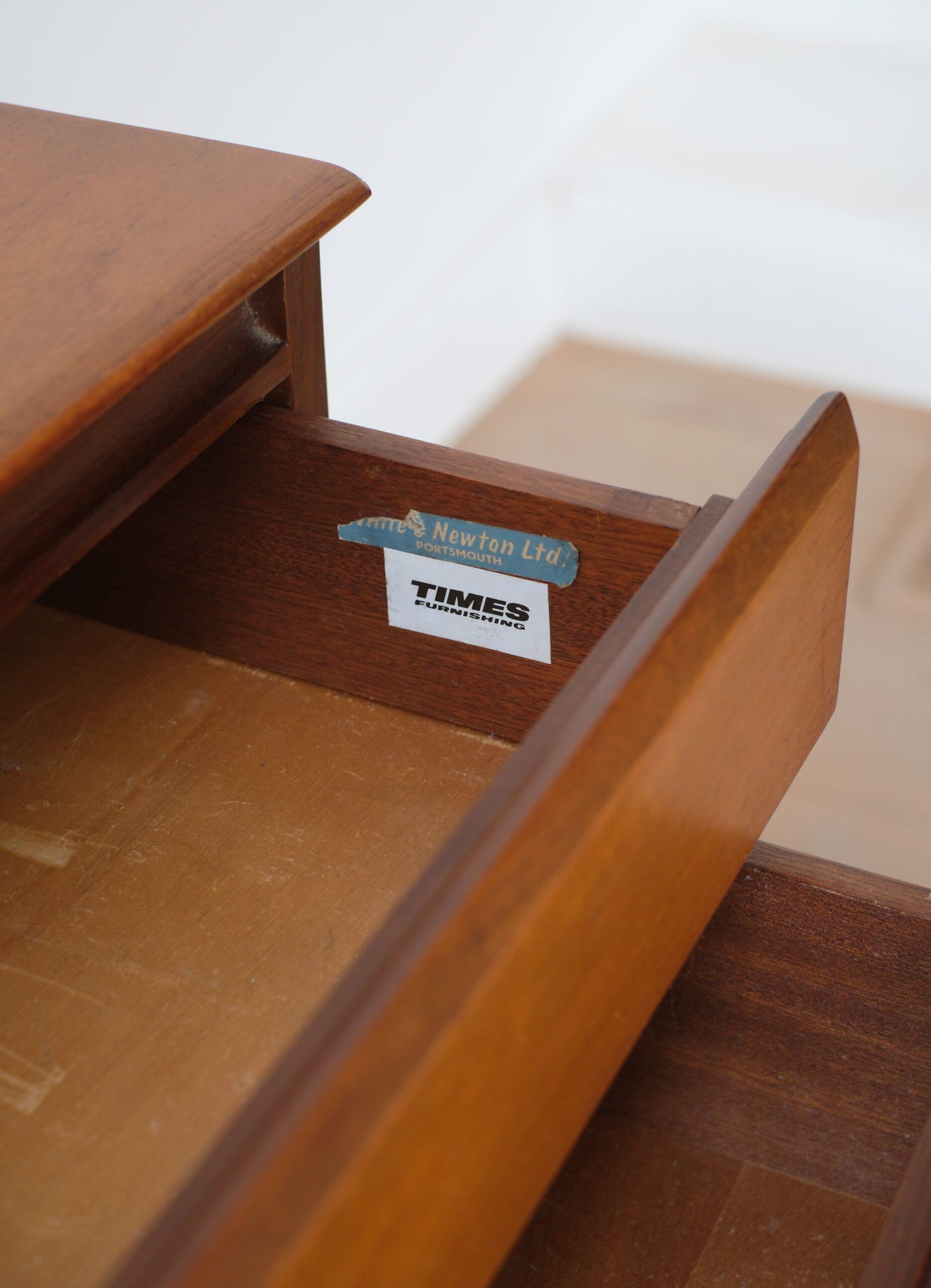 Enfilade vintage en teck White and Newton – Image 7