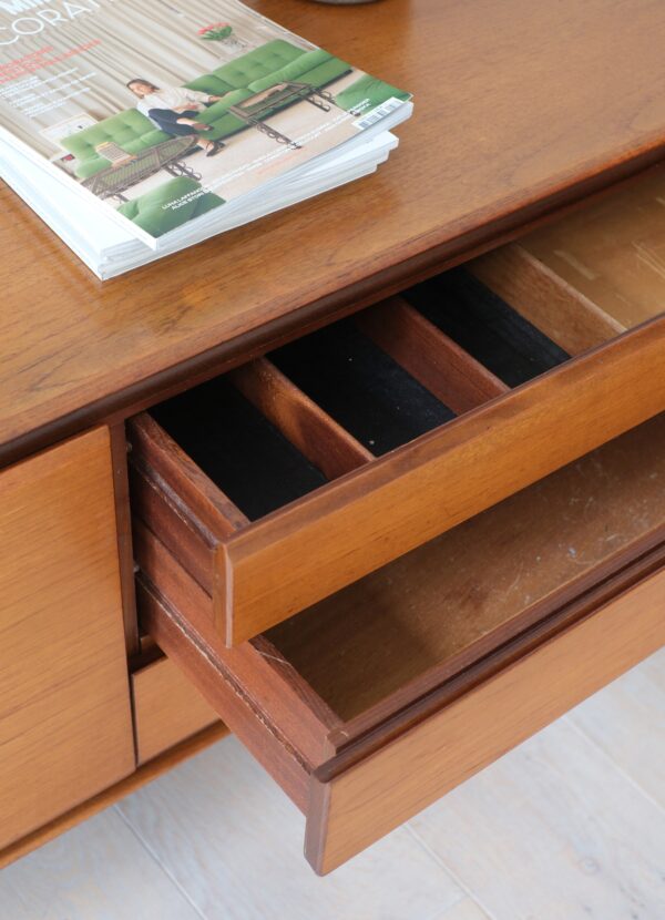 Enfilade vintage en teck White and Newton