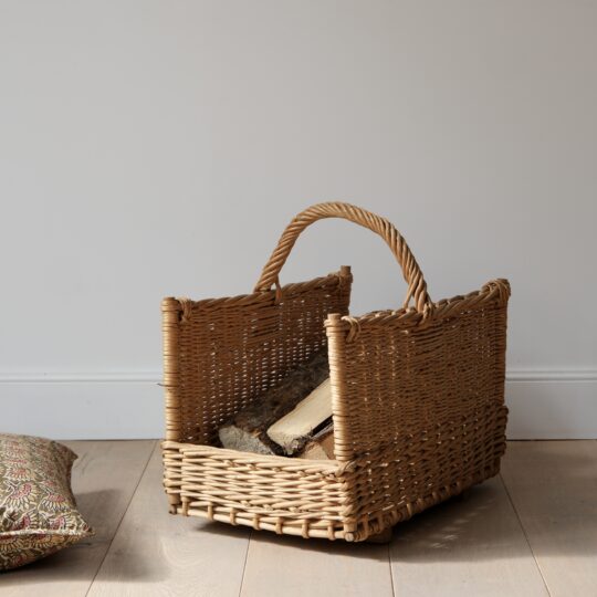 Panier à bûches en osier tressé, pièce chinée – Image 2