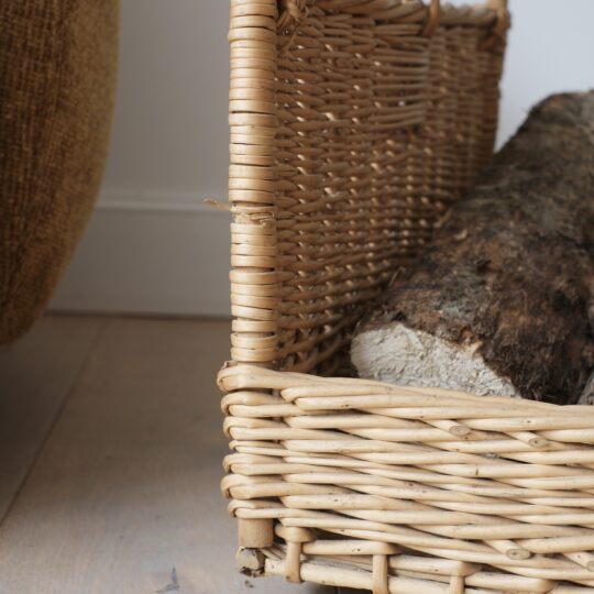 Panier à bûches en osier tressé, pièce chinée – Image 3