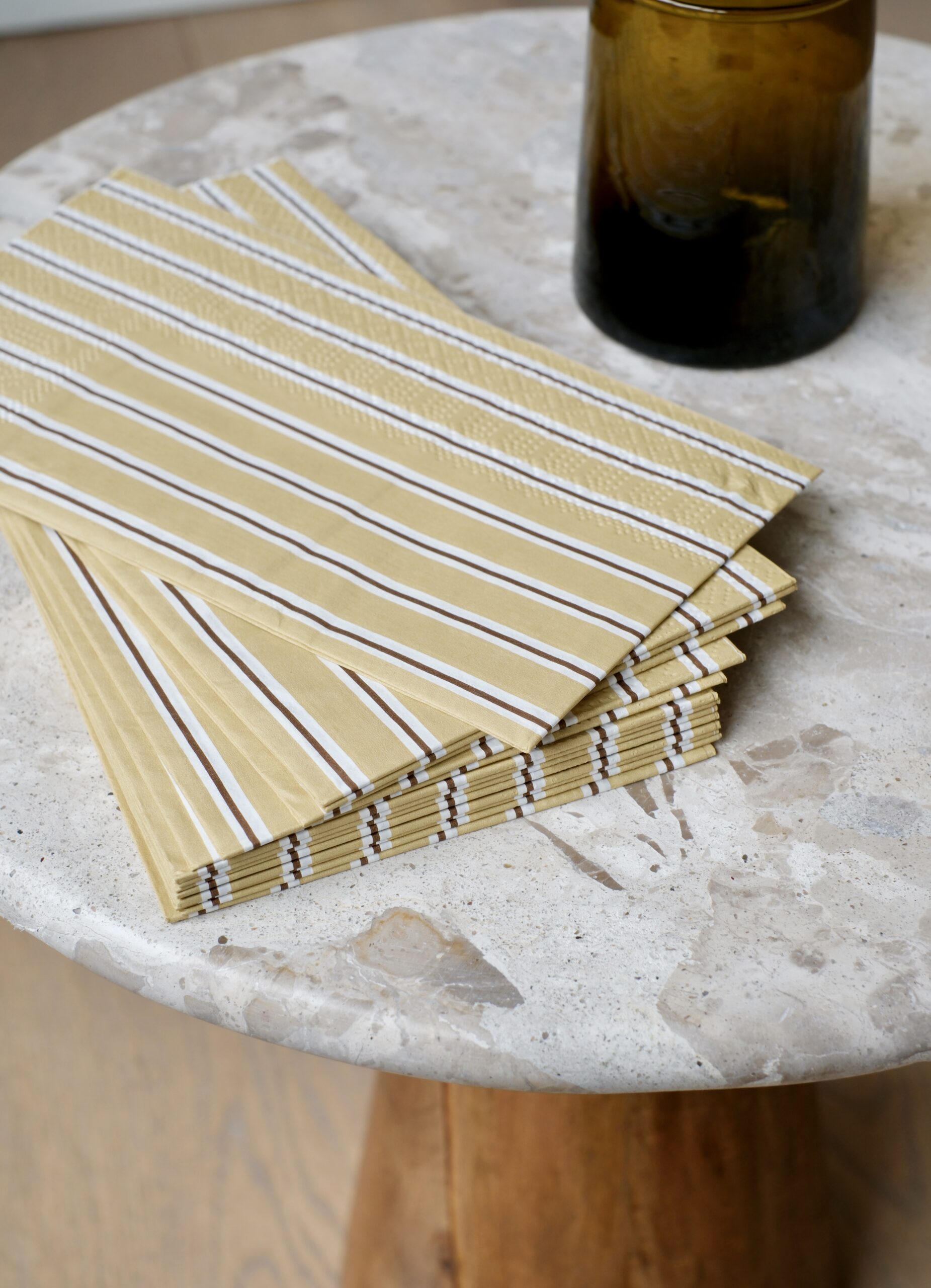 serviettes en papier rayures beige