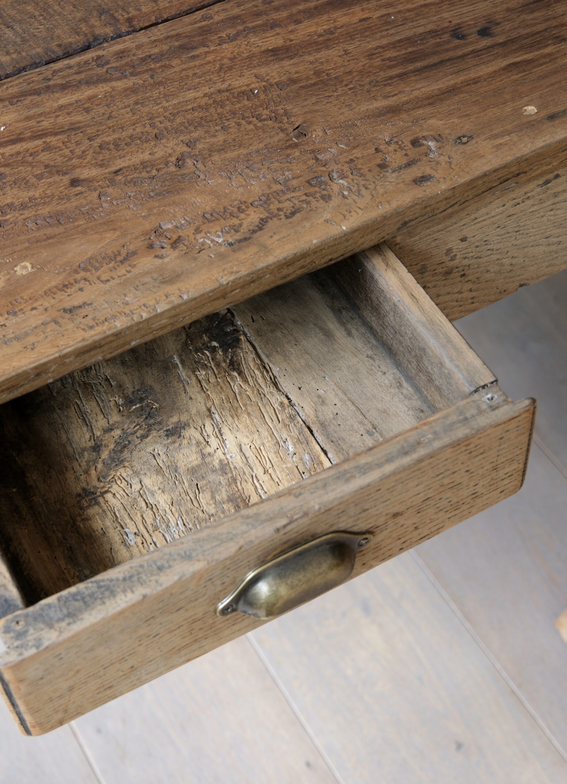 Table de ferme ancienne en bois massif – Image 5