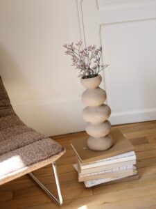 Il est de retour ✨ Notre vase en céramique ondulé, une vraie belle pièce deco dont on ne se lasse pas !