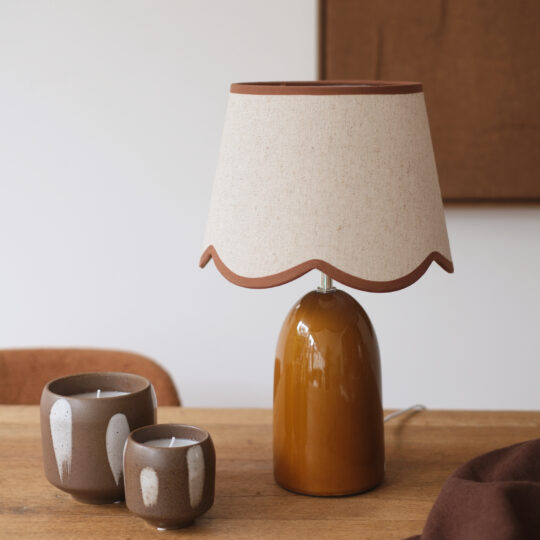 Lampe abat jour festonné marron
