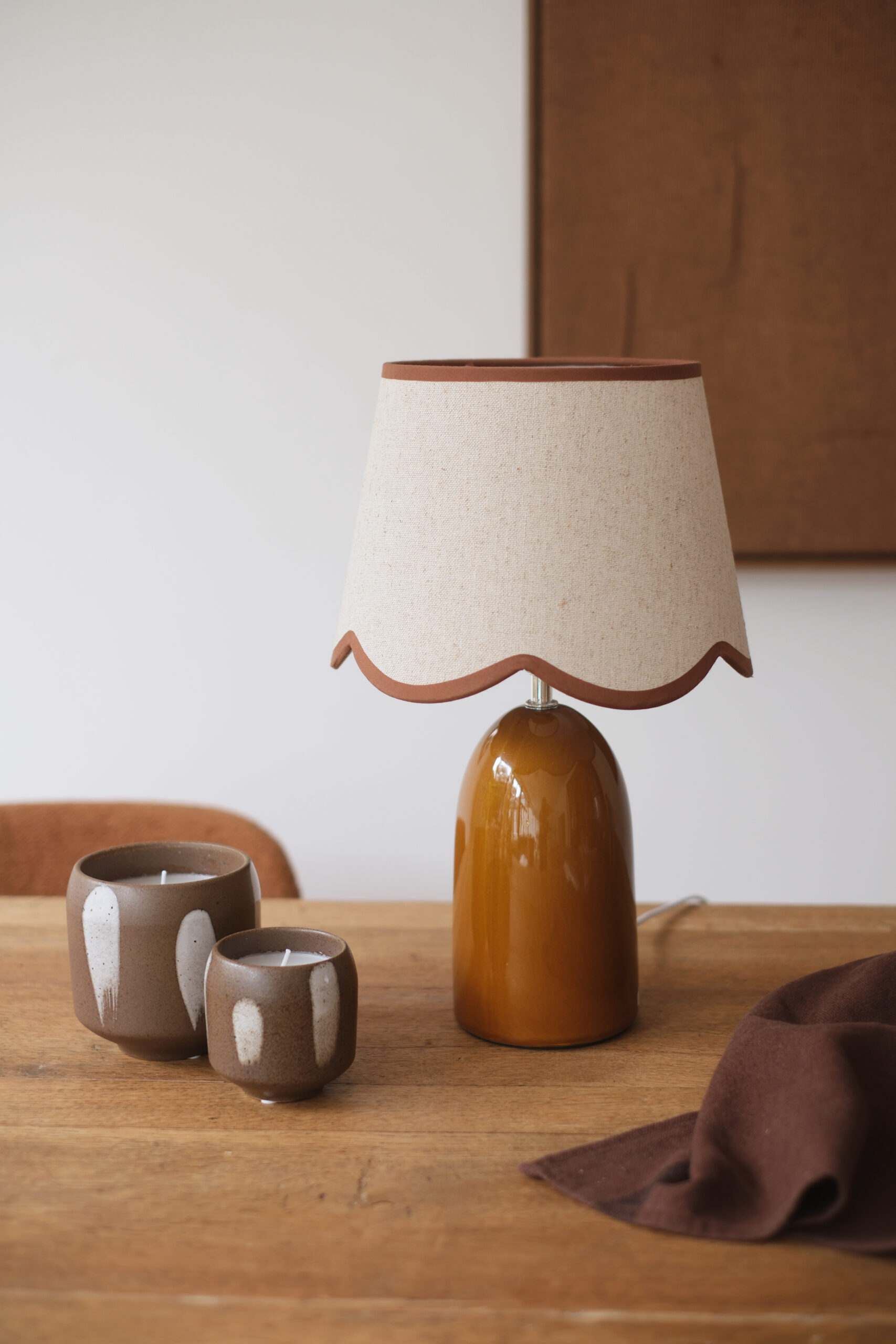 Lampe abat jour festonné marron