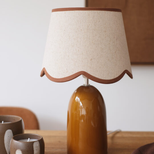 Lampe abat jour festonné marron