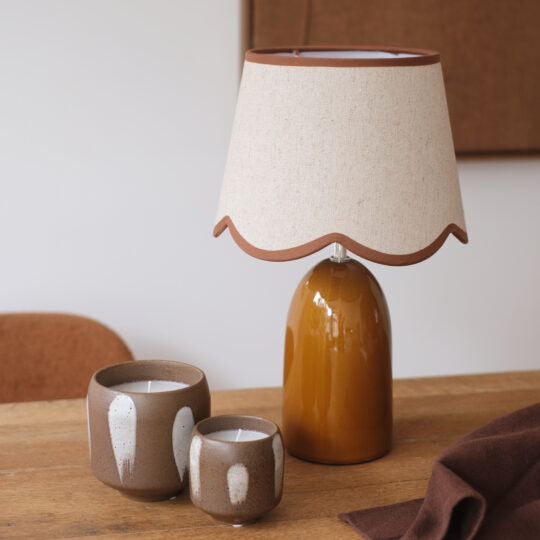 Lampe abat jour festonné marron