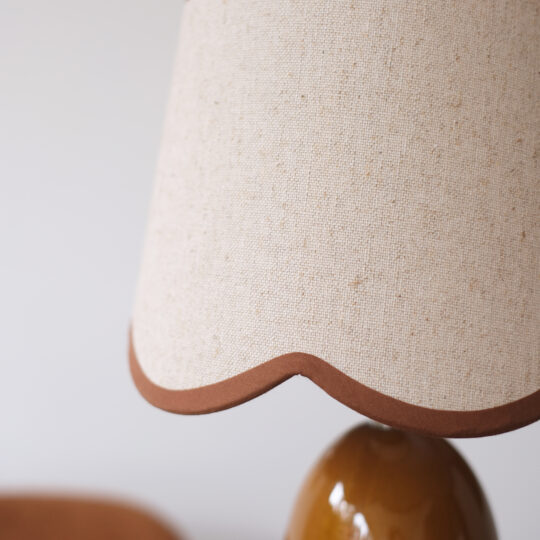 Lampe abat jour festonné marron