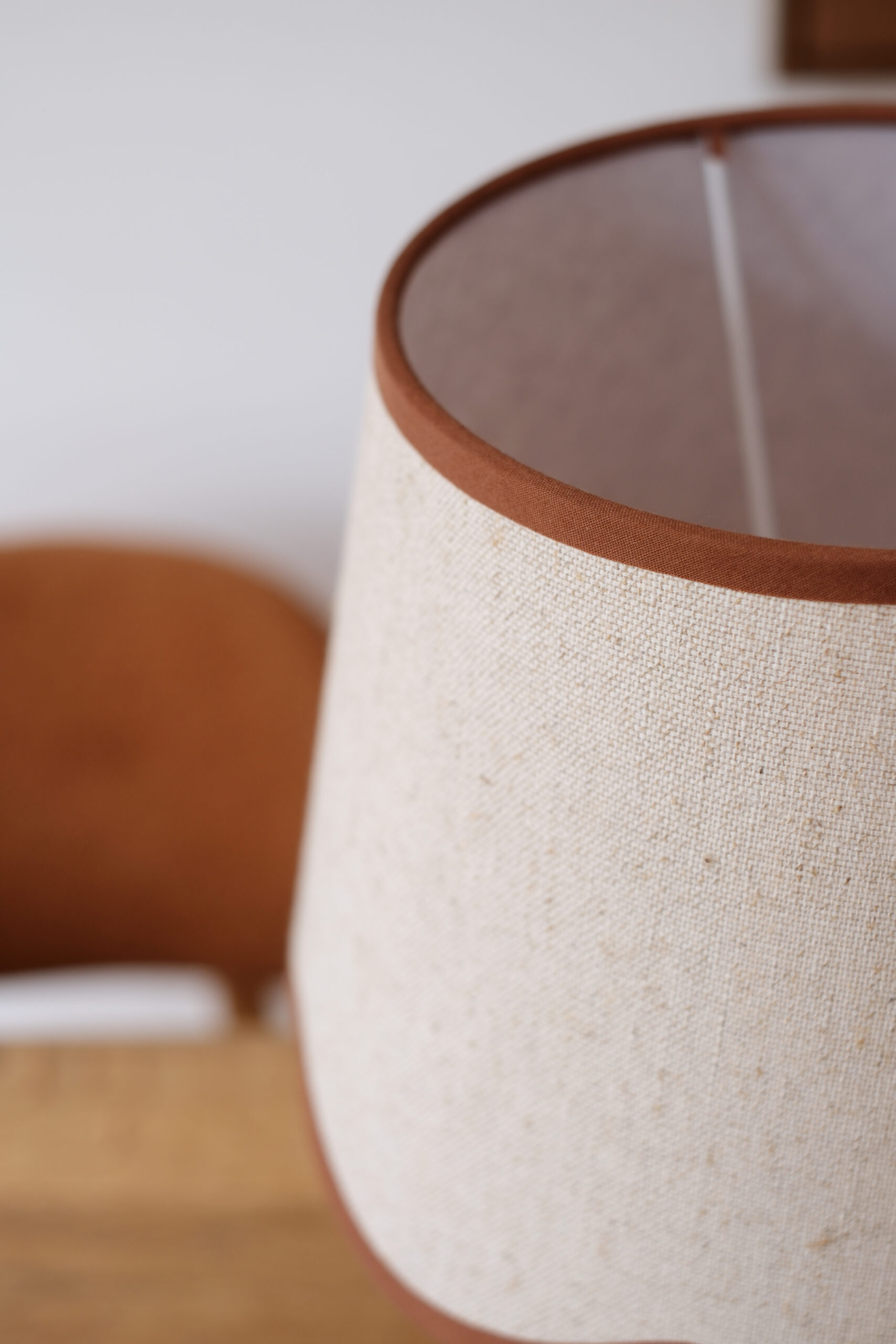 Lampe abat jour festonné marron