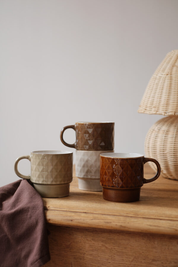 lot de mugs colorés
