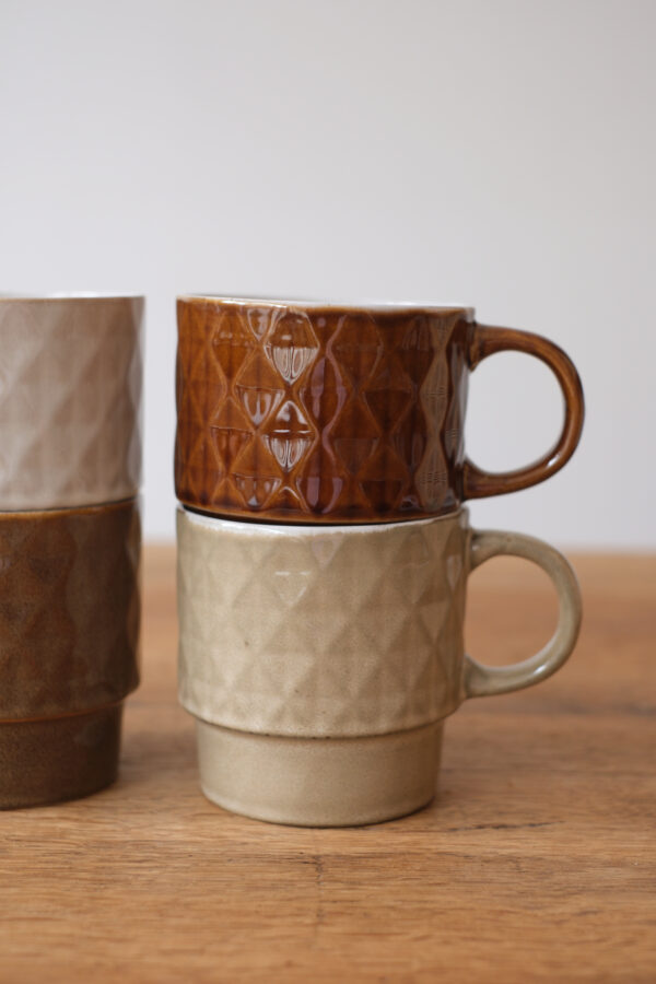 lot de mugs colorés